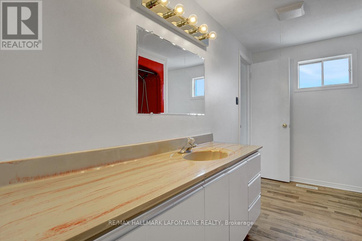 6128 Vineyard Drive, Ottawa, Ontario  K1C 2N6 - Photo 34 - X12804626