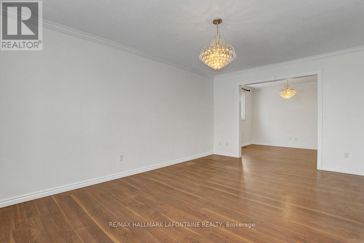 6128 Vineyard Drive, Ottawa, Ontario  K1C 2N6 - Photo 7 - X12804626