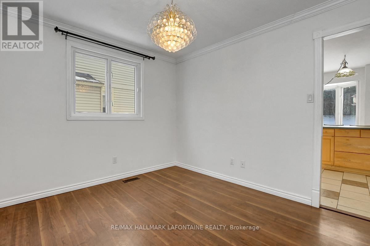 6128 Vineyard Drive, Ottawa, Ontario  K1C 2N6 - Photo 8 - X12804626