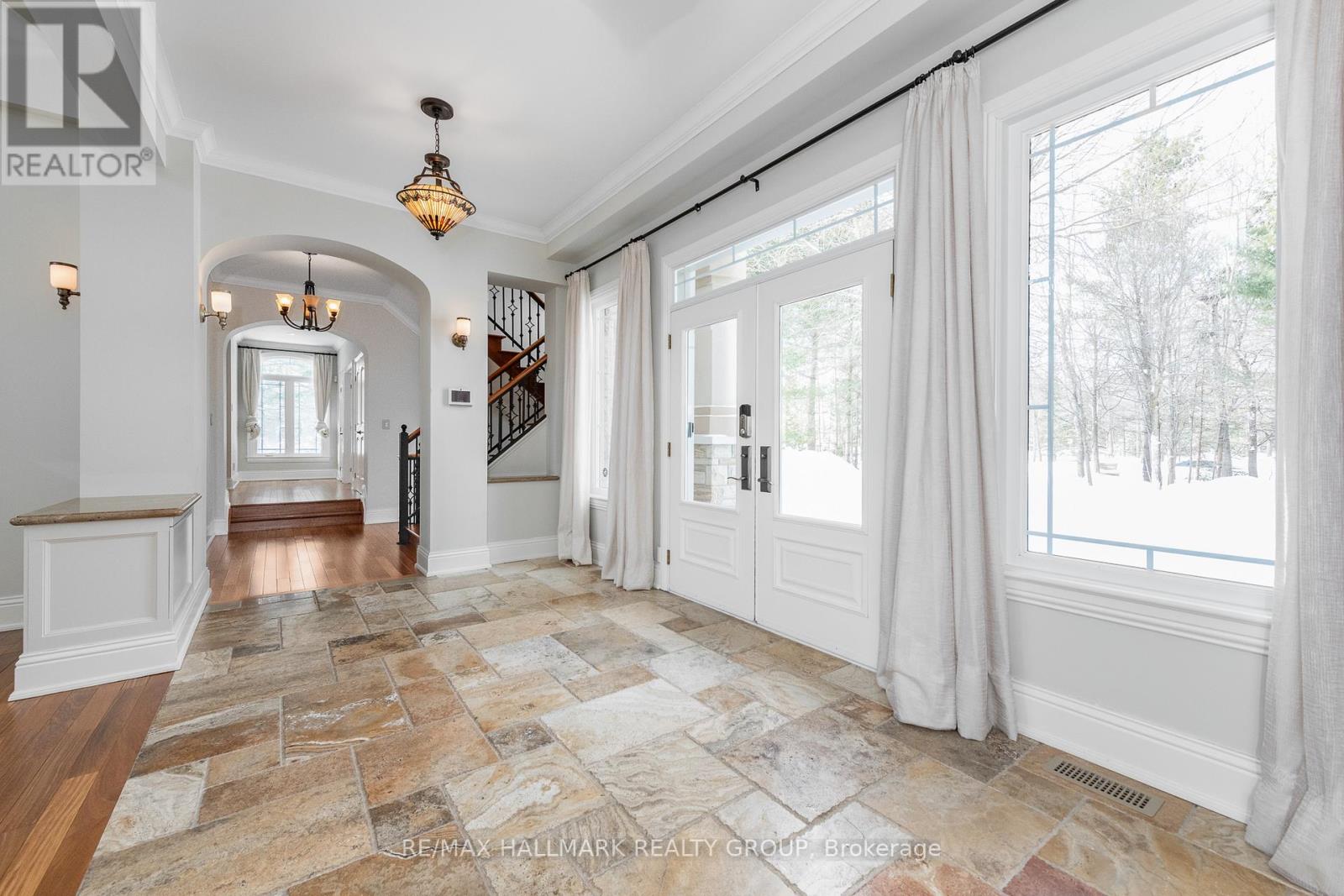 5800 Queenscourt Crescent, Ottawa, Ontario  K4M 1K3 - Photo 3 - X12804682