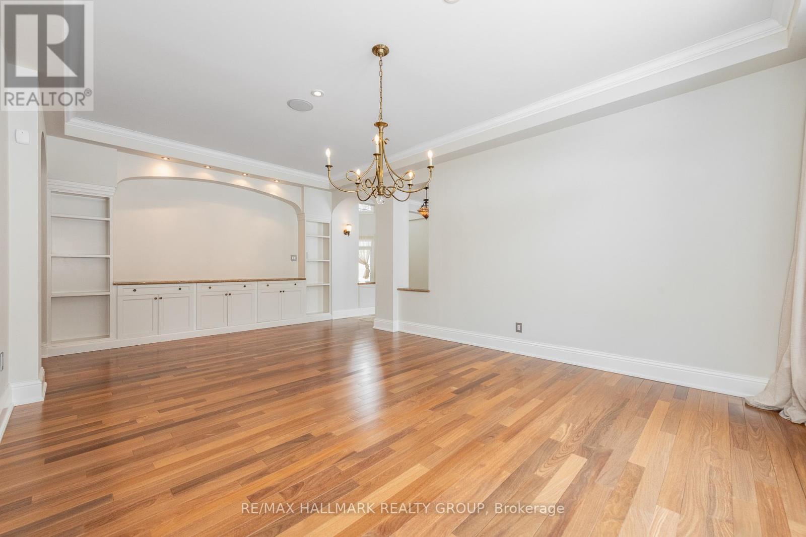 5800 Queenscourt Crescent, Ottawa, Ontario  K4M 1K3 - Photo 7 - X12804682