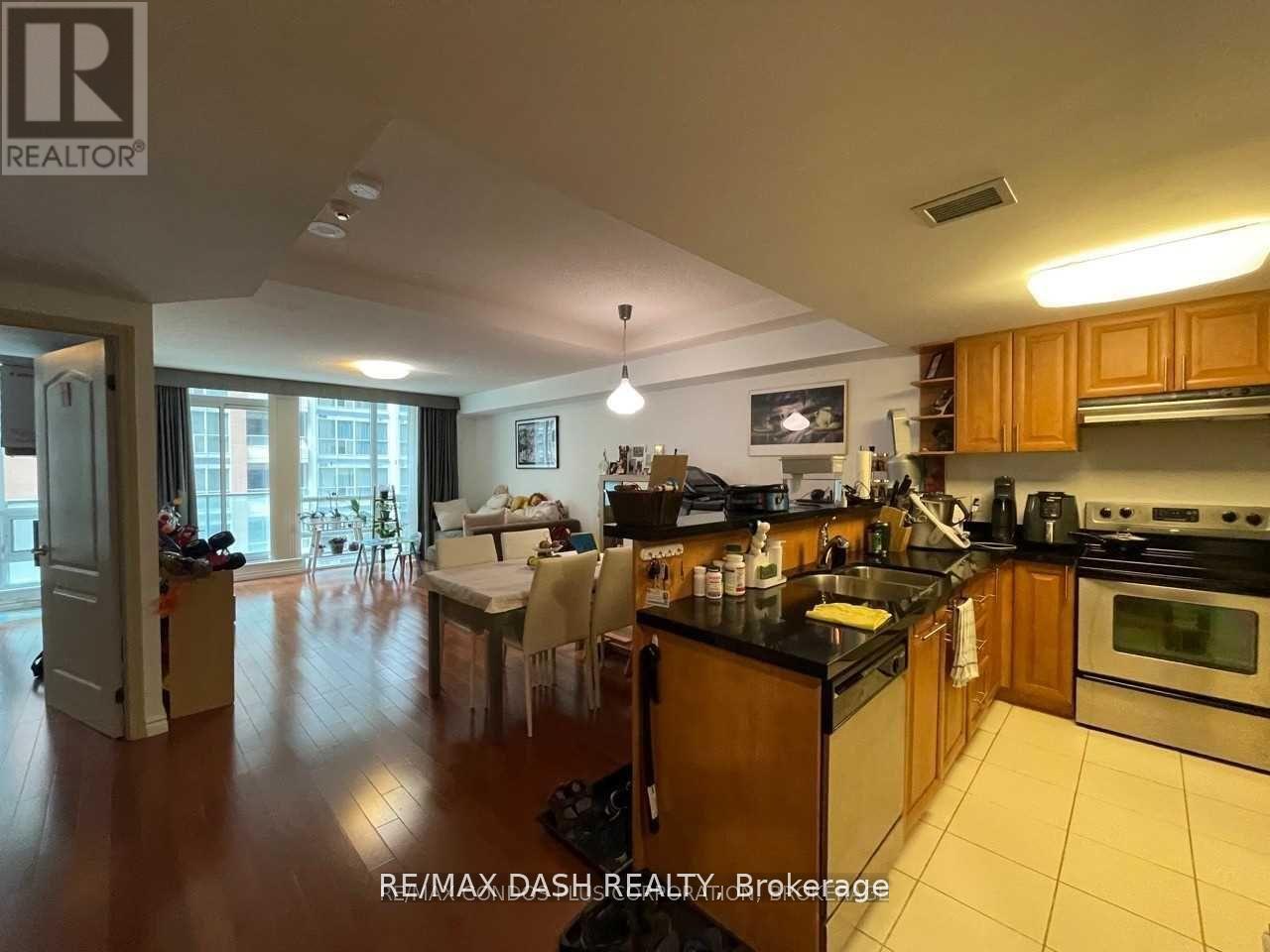 502 - 263 Wellington Street W, Toronto, Ontario  M5V 3E6 - Photo 2 - C12804666