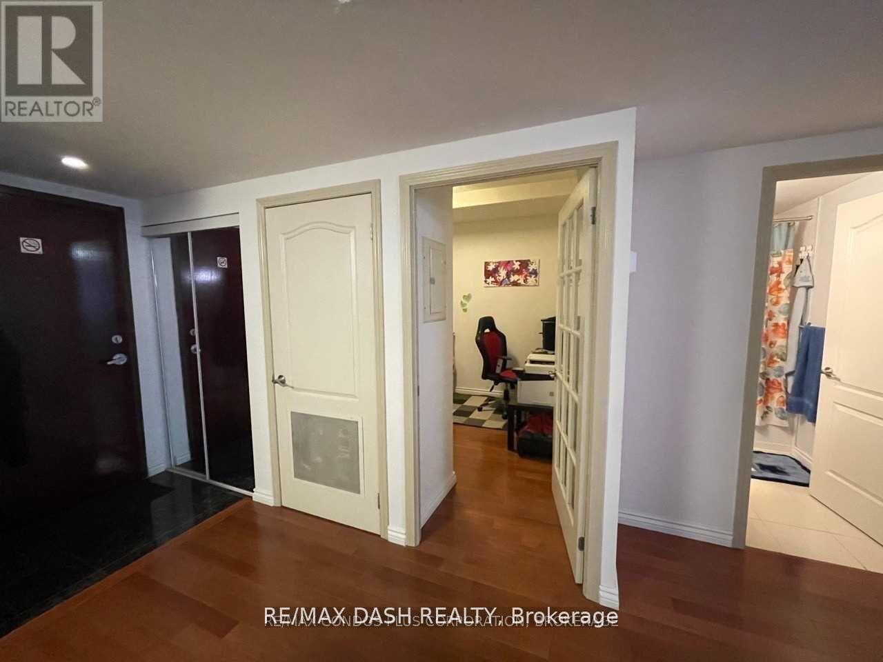 502 - 263 Wellington Street W, Toronto, Ontario  M5V 3E6 - Photo 3 - C12804666