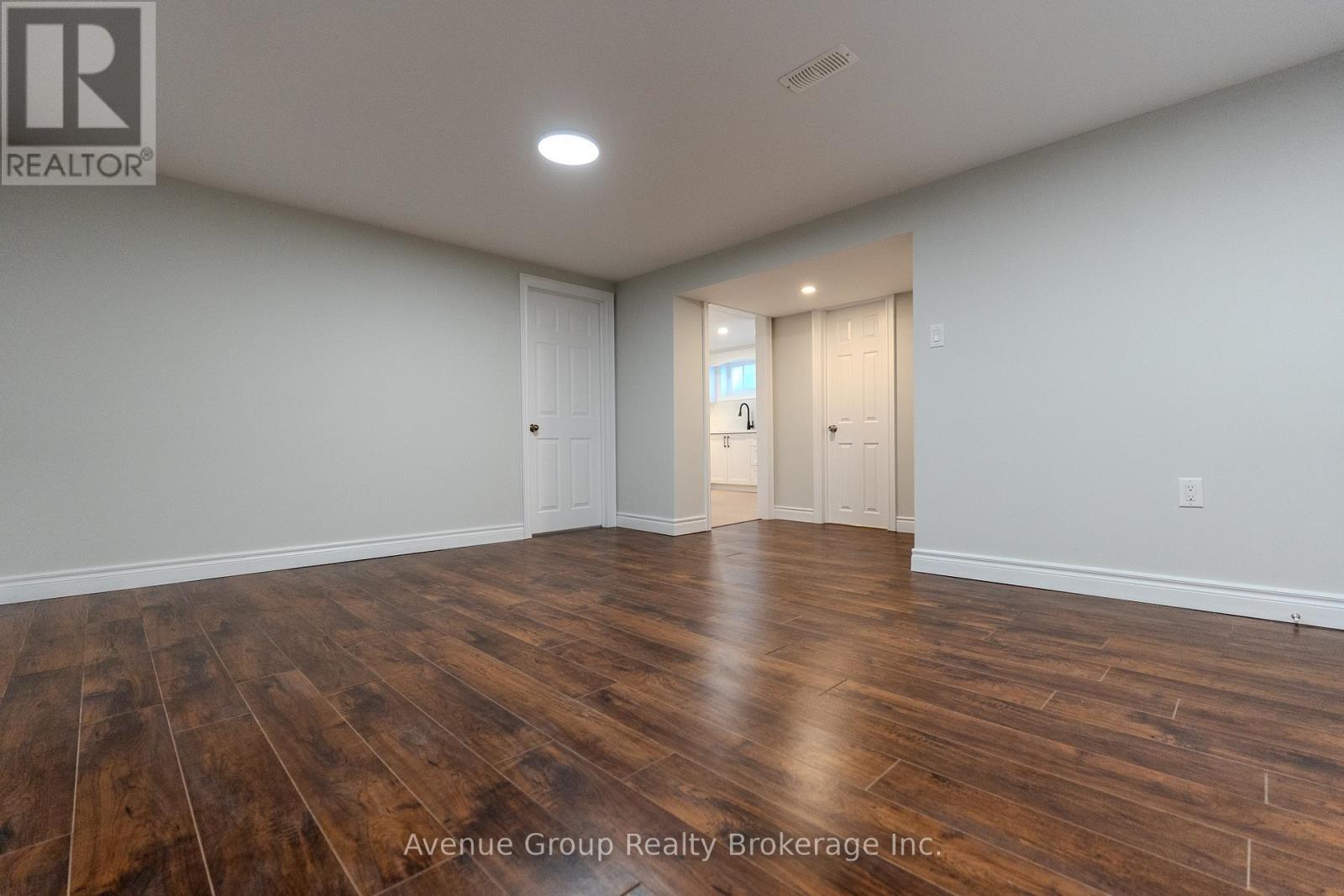 Lower - 306 Wenlock Avenue, Richmond Hill, Ontario  L4C 1M7 - Photo 7 - N12804644