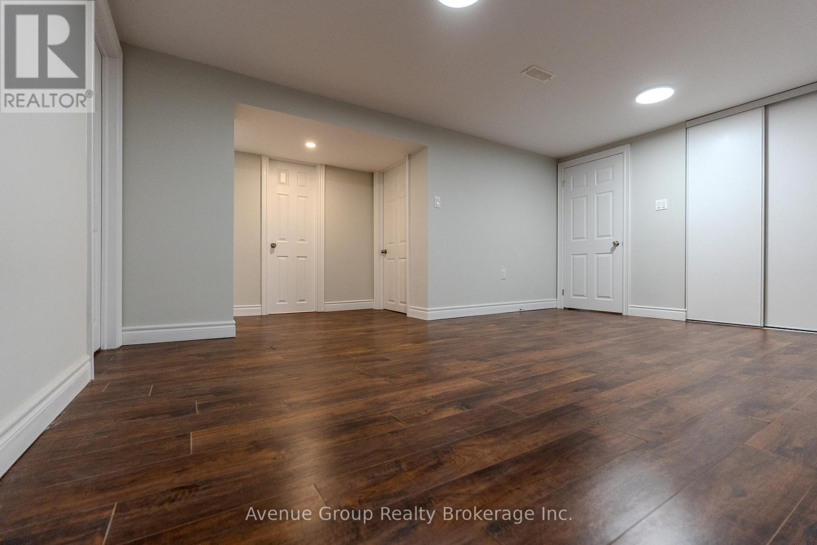 Lower - 306 Wenlock Avenue, Richmond Hill, Ontario  L4C 1M7 - Photo 8 - N12804644