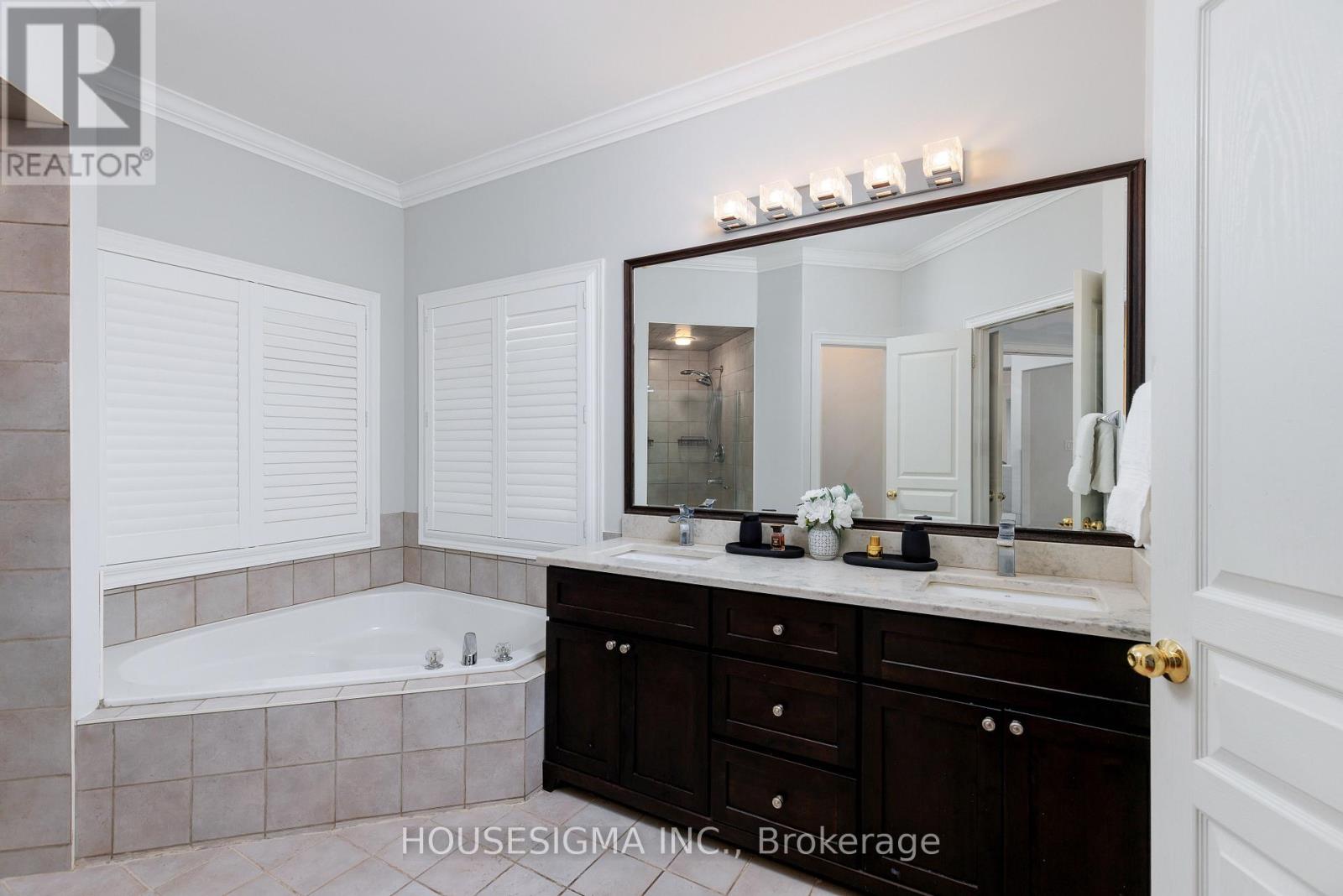 703 Madeline Heights, Newmarket, Ontario  L3X 2J6 - Photo 15 - N12804692