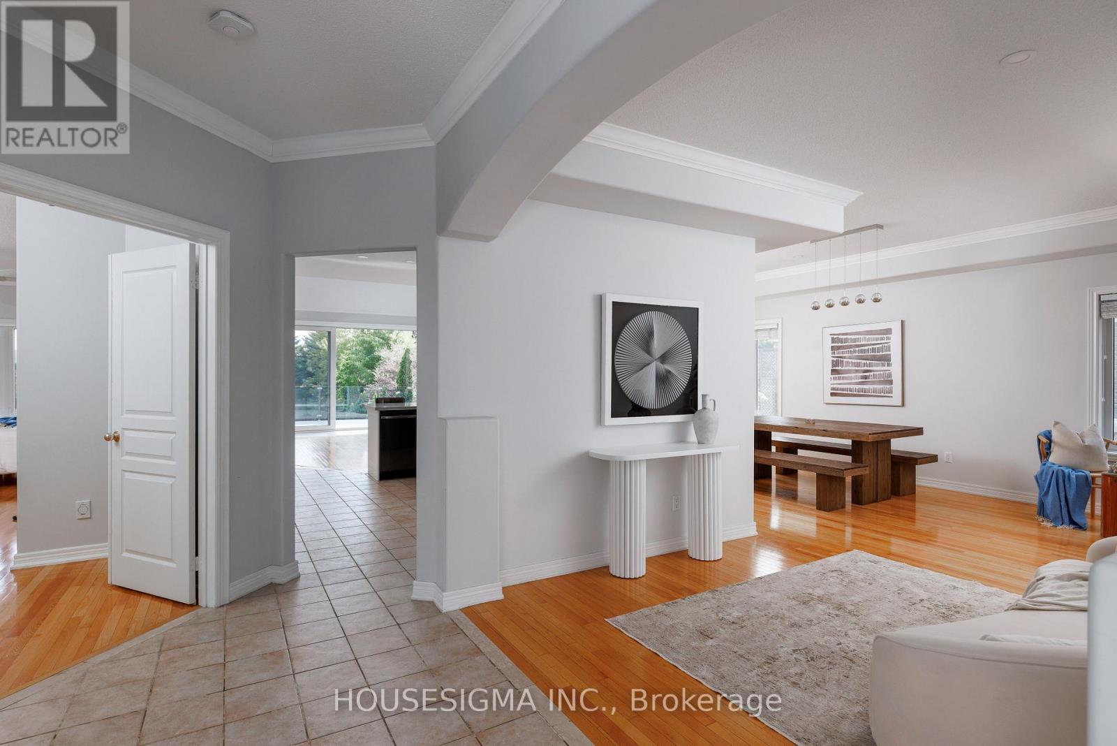 703 Madeline Heights, Newmarket, Ontario  L3X 2J6 - Photo 2 - N12804692