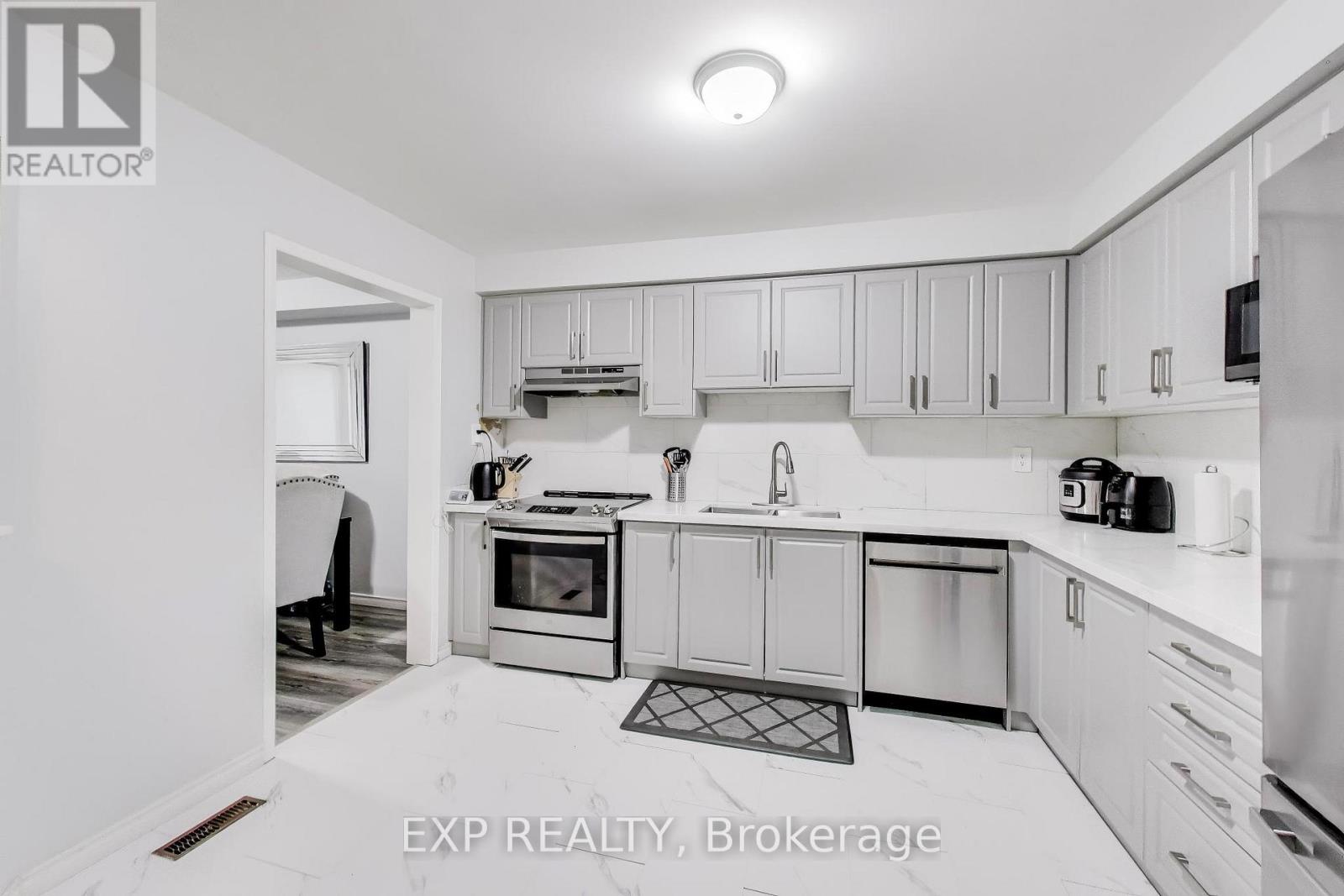 83 Wickstead Court, Brampton, Ontario  L6R 1N8 - Photo 8 - W12804658