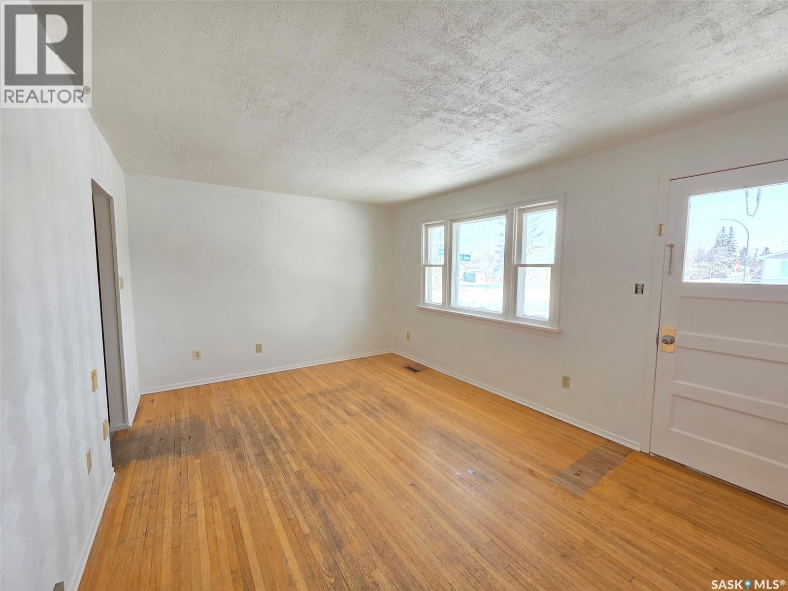 702 Princess Street, Regina, Saskatchewan  S4T 3X7 - Photo 3 - SK028782