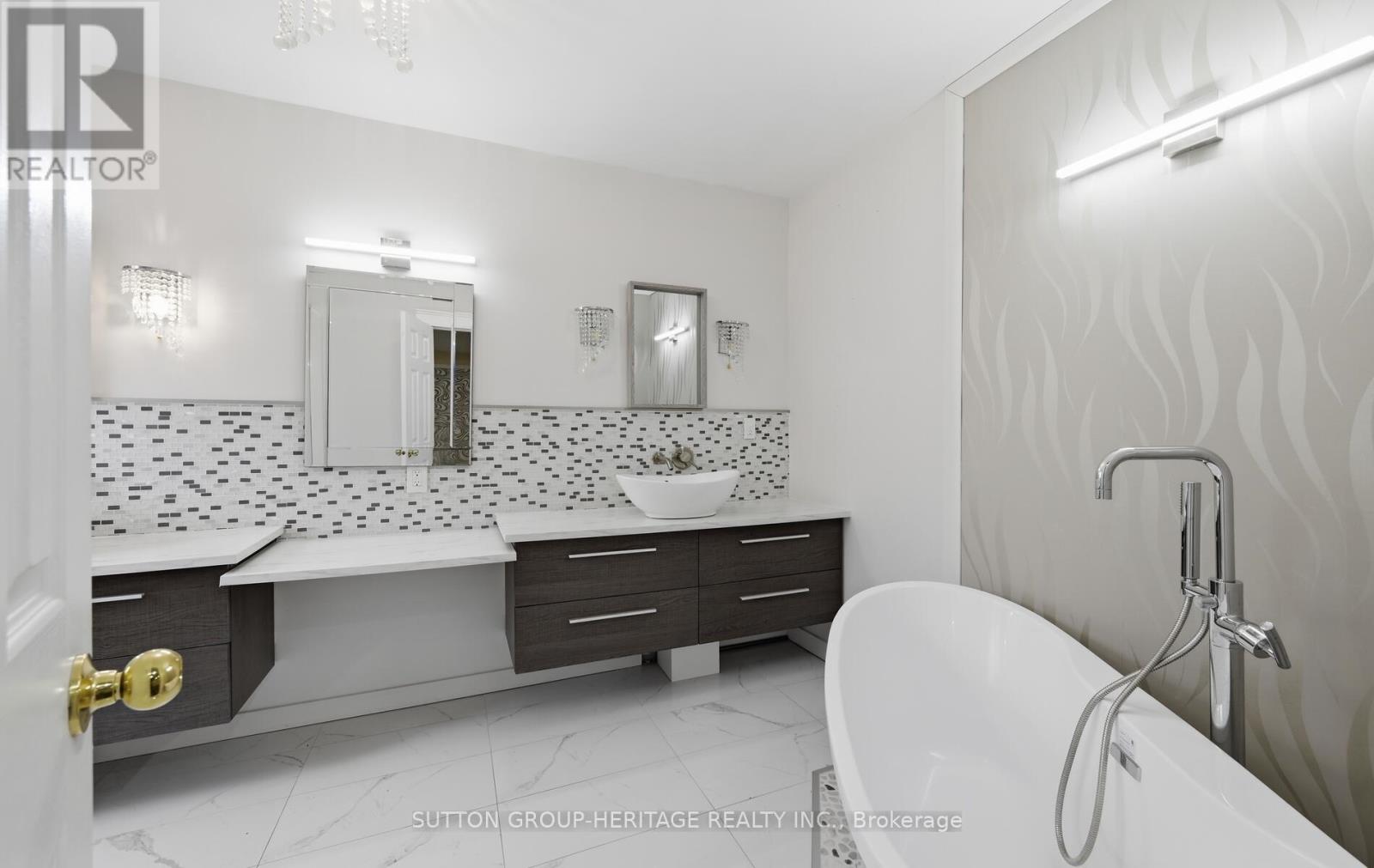 10 Greenhalf Drive, Ajax, Ontario  L1S 7N6 - Photo 11 - E12803210