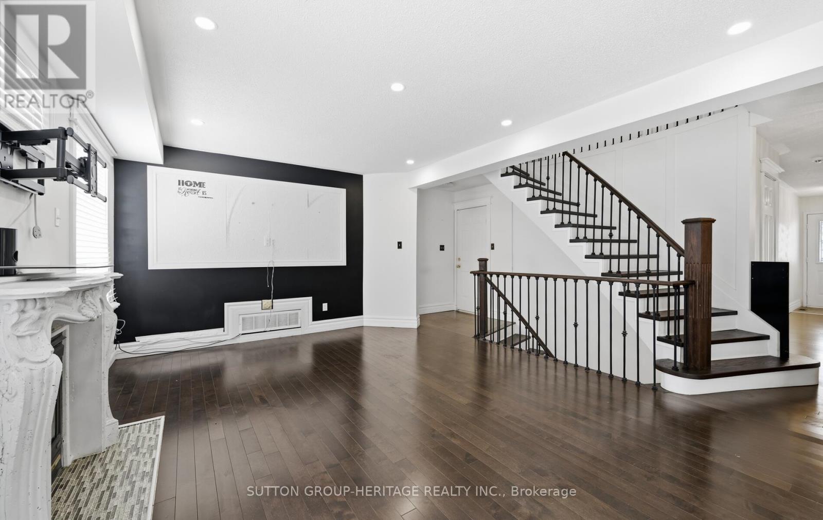 10 Greenhalf Drive, Ajax, Ontario  L1S 7N6 - Photo 7 - E12803210