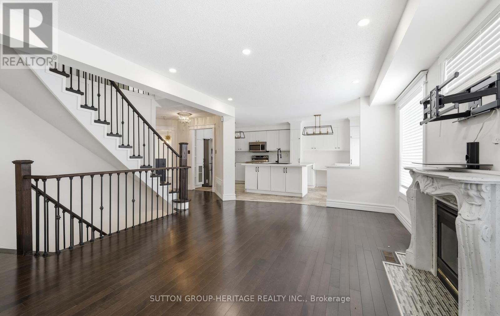 10 Greenhalf Drive, Ajax, Ontario  L1S 7N6 - Photo 8 - E12803210