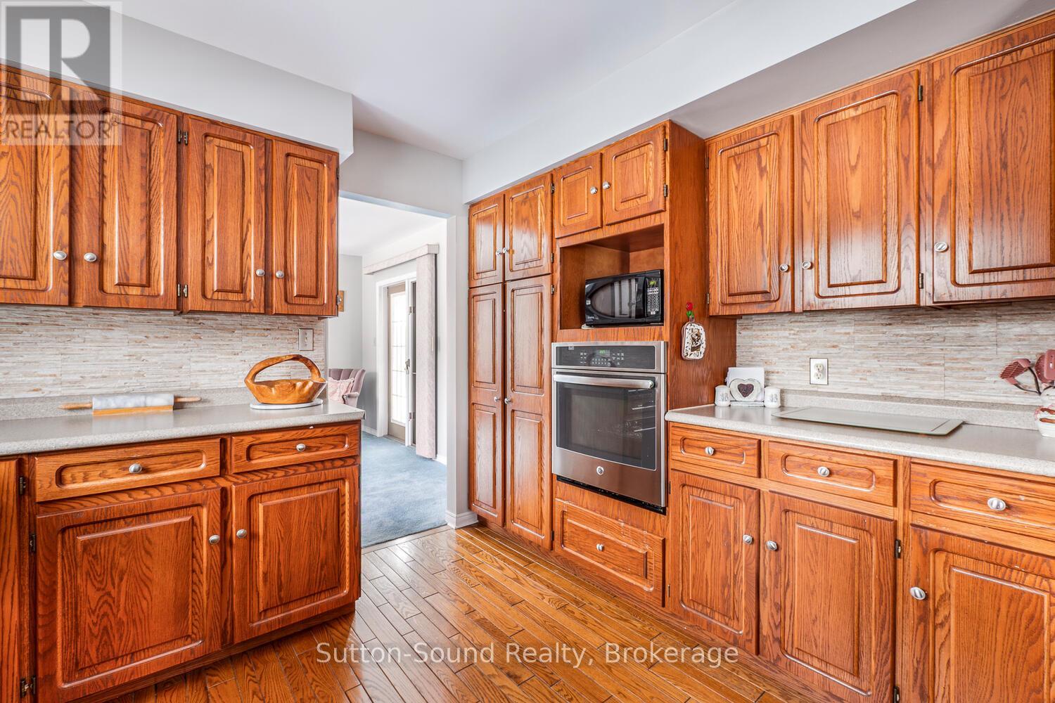 8 Pine Tree Drive, South Bruce Peninsula, Ontario  N0H 1P0 - Photo 15 - X12804742