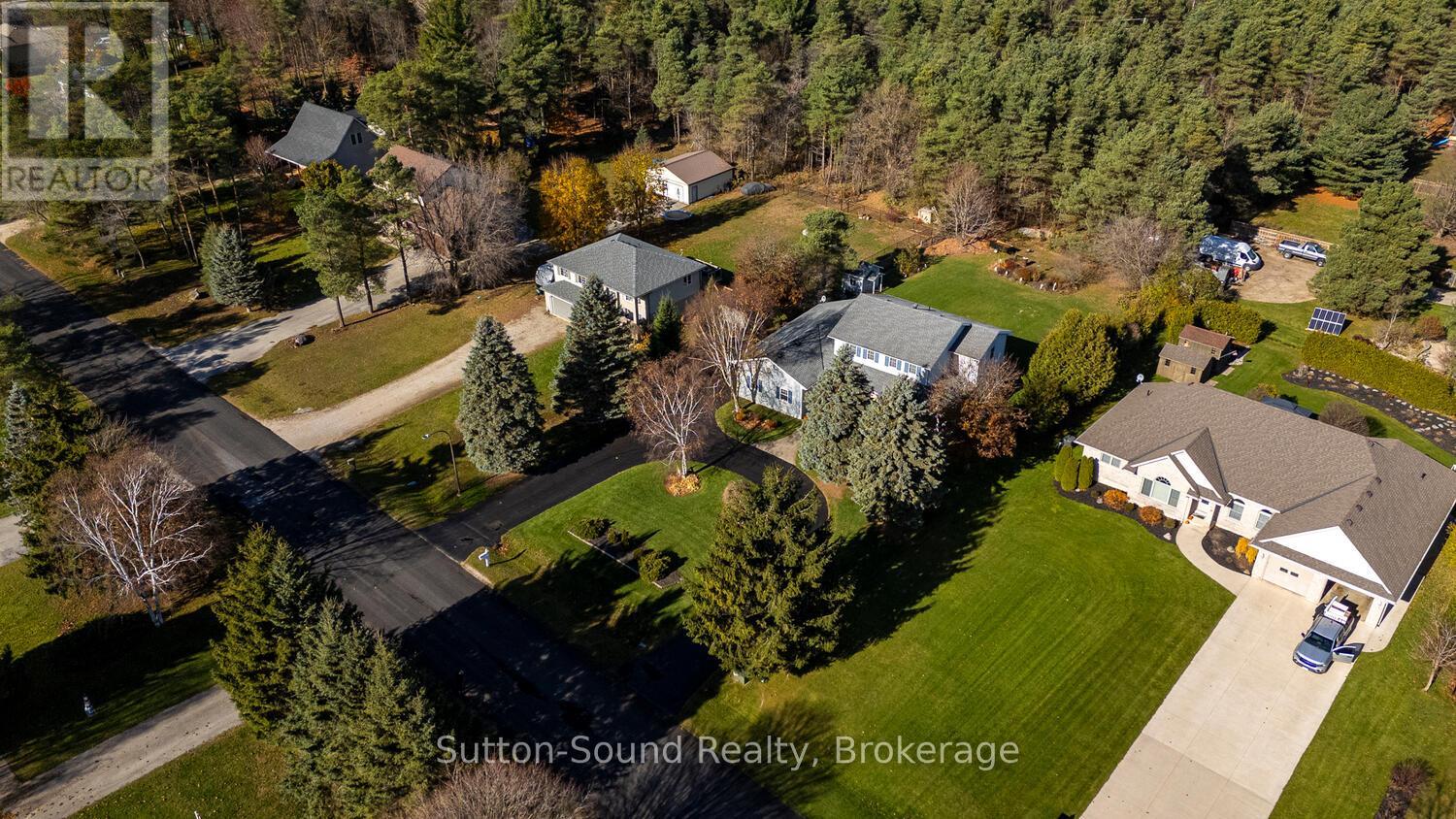 8 Pine Tree Drive, South Bruce Peninsula, Ontario  N0H 1P0 - Photo 3 - X12804742