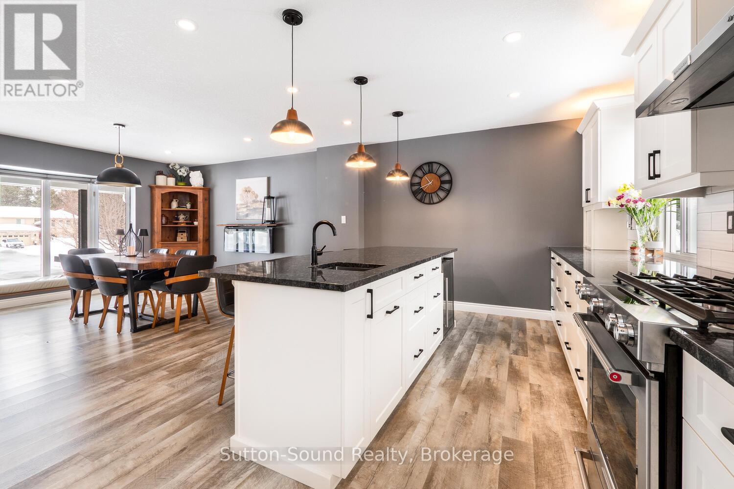 35 Pine Tree Drive, South Bruce Peninsula, Ontario  N0H 1P0 - Photo 13 - X12804744