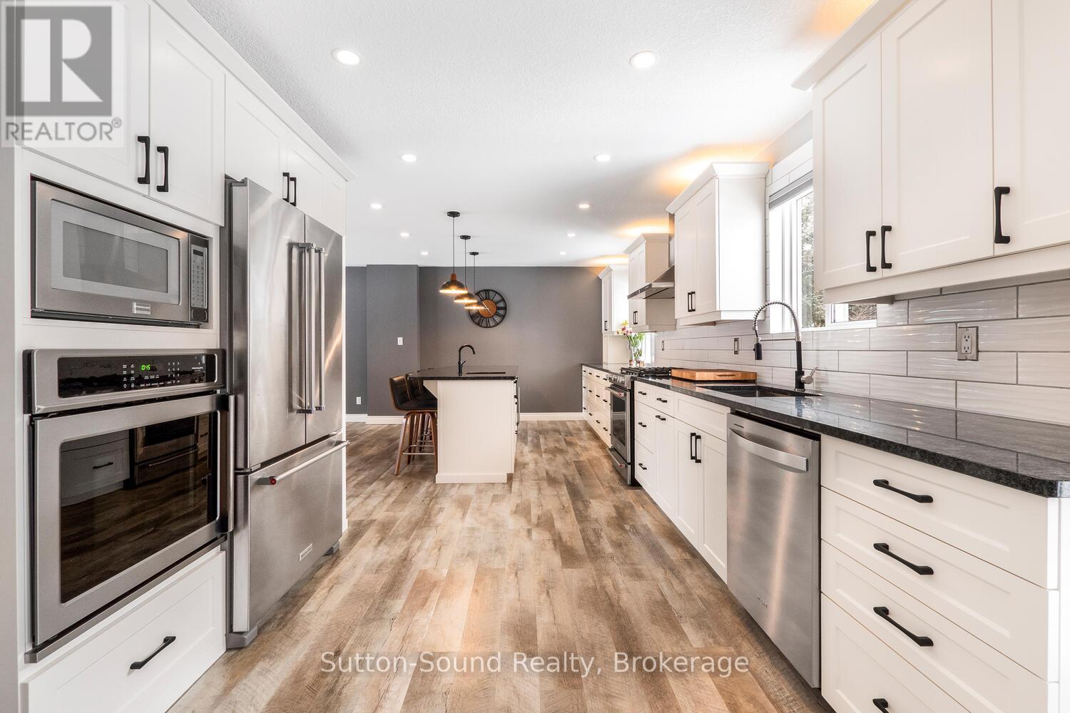 35 Pine Tree Drive, South Bruce Peninsula, Ontario  N0H 1P0 - Photo 15 - X12804744