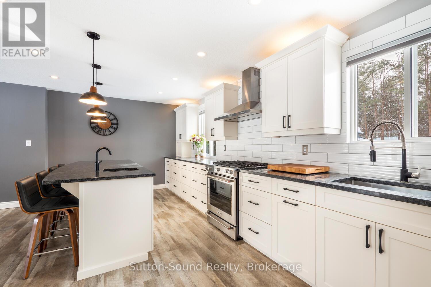 35 Pine Tree Drive, South Bruce Peninsula, Ontario  N0H 1P0 - Photo 16 - X12804744