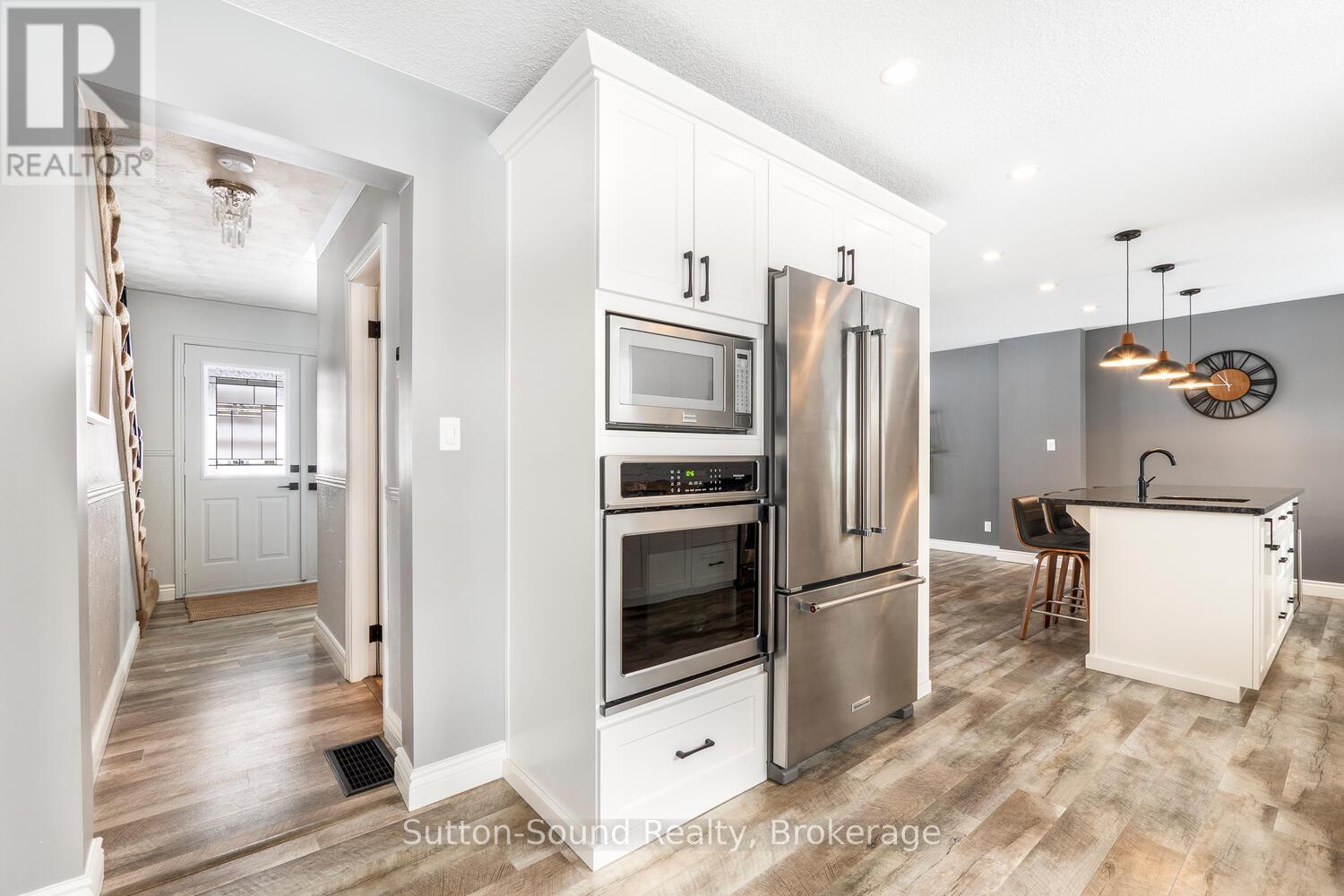 35 Pine Tree Drive, South Bruce Peninsula, Ontario  N0H 1P0 - Photo 17 - X12804744