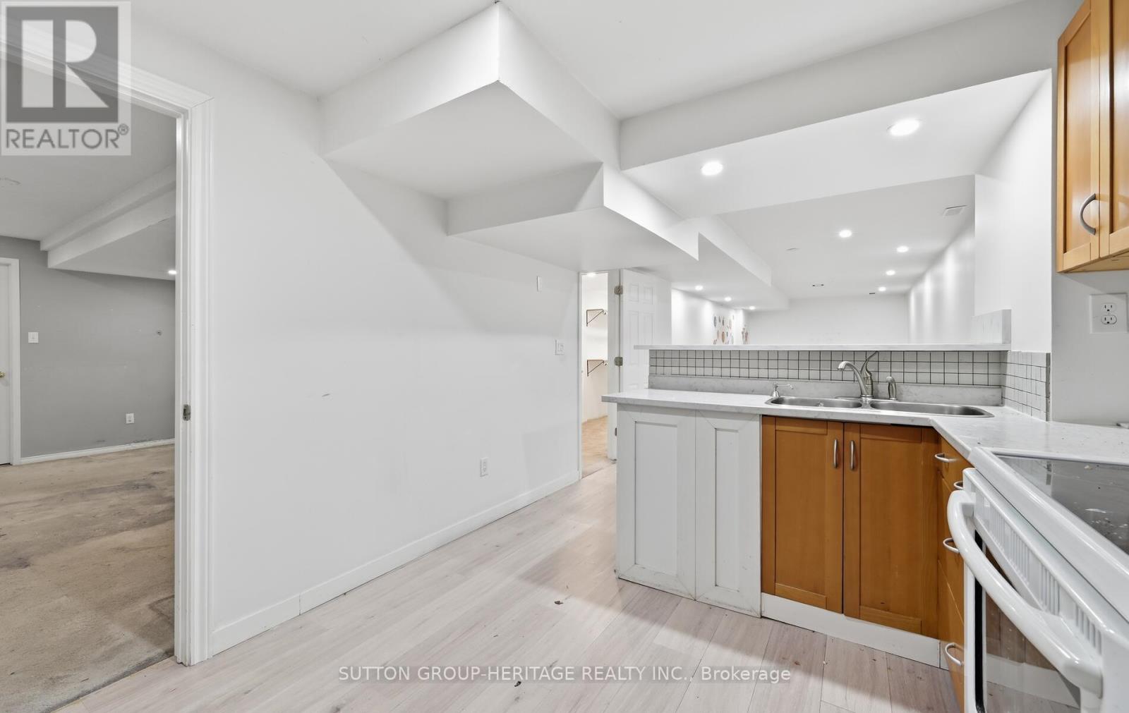 10 Greenhalf Drive, Ajax, Ontario  L1S 7N6 - Photo 19 - E12803210