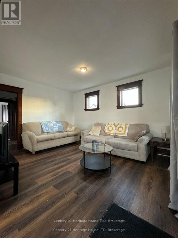 364 Glendale Avenue, St. Catharines, Ontario  L2T 1C1 - Photo 3 - X12804736