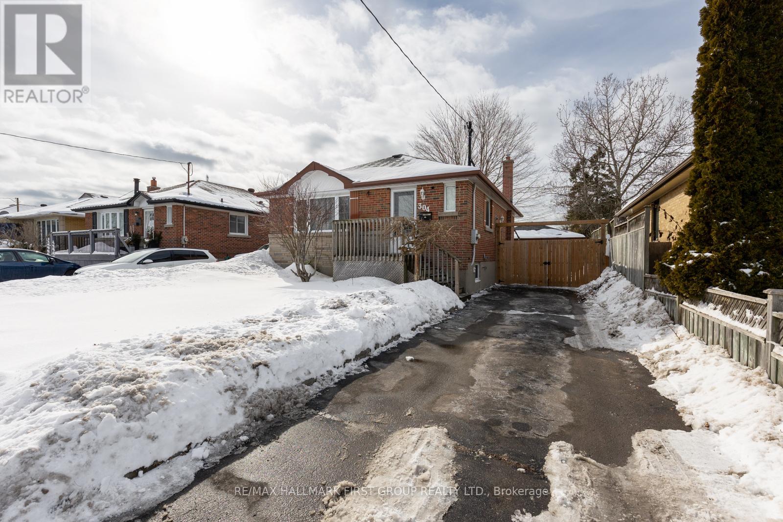304 Farewell Street, Oshawa, Ontario  L1H 6L9 - Photo 3 - E12804728