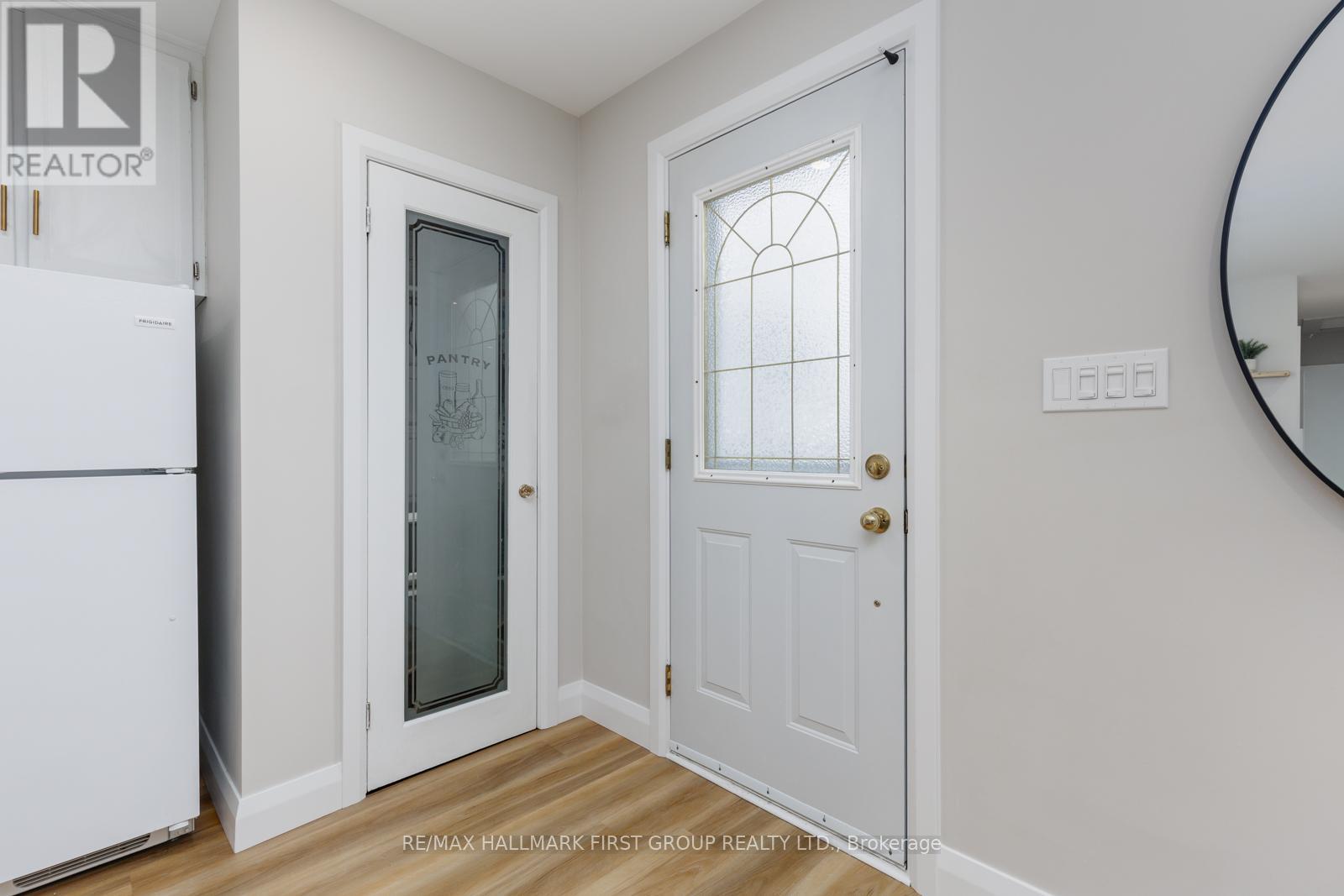 304 Farewell Street, Oshawa, Ontario  L1H 6L9 - Photo 4 - E12804728