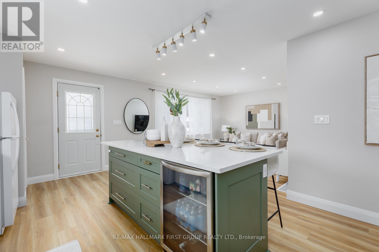 304 Farewell Street, Oshawa, Ontario  L1H 6L9 - Photo 7 - E12804728