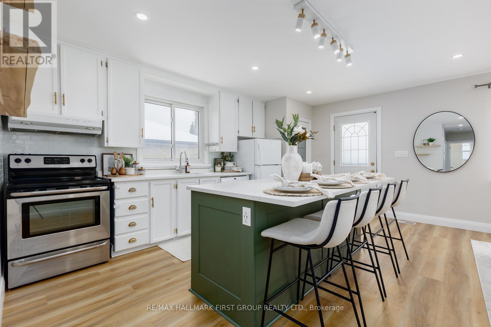 304 Farewell Street, Oshawa, Ontario  L1H 6L9 - Photo 9 - E12804728