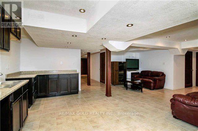 5 Crannyfield Drive, Brampton, Ontario  L7A 3X1 - Photo 2 - W12804720