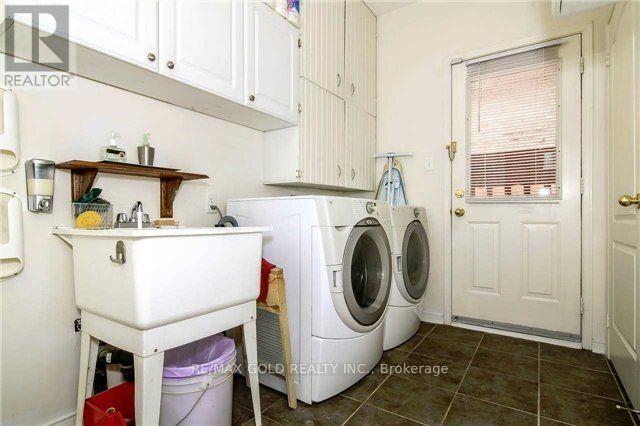 5 Crannyfield Drive, Brampton, Ontario  L7A 3X1 - Photo 4 - W12804720