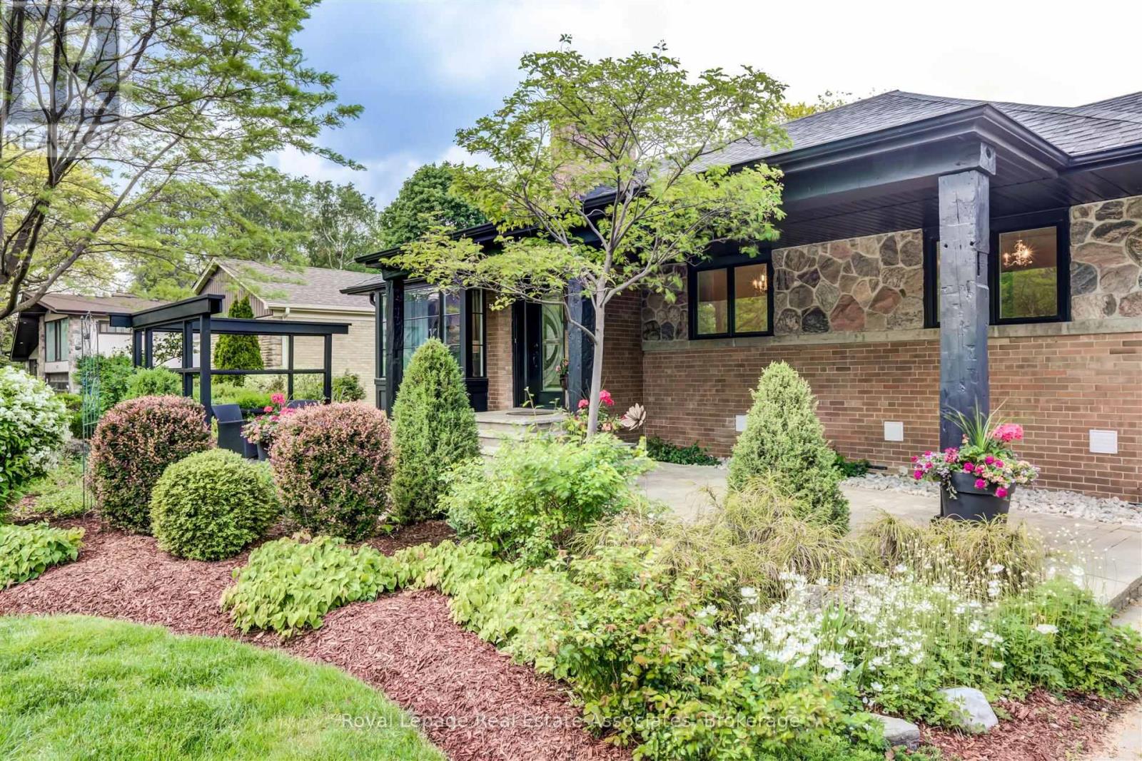 1399 Elaine Trail, Mississauga, Ontario  L5G 3W9 - Photo 3 - W12804722