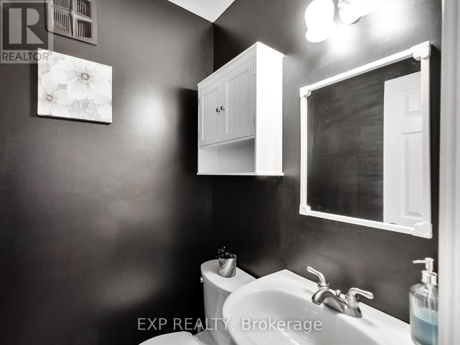 101 - 2145 Sherobee Road, Mississauga, Ontario  L5A 3G8 - Photo 19 - W12804740