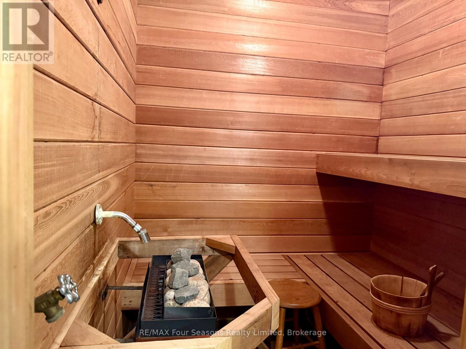 131 Chamonix Crescent, Blue Mountains, Ontario  L9Y 0S7 - Photo 11 - X12804762