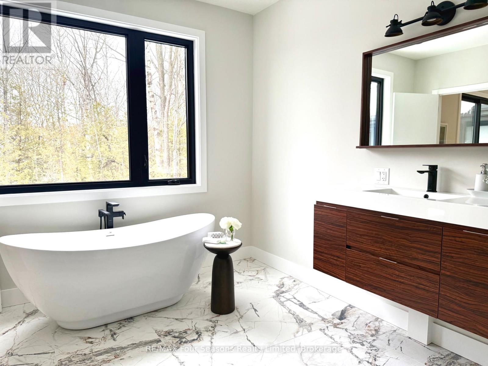 131 Chamonix Crescent, Blue Mountains, Ontario  L9Y 0S7 - Photo 21 - X12804762