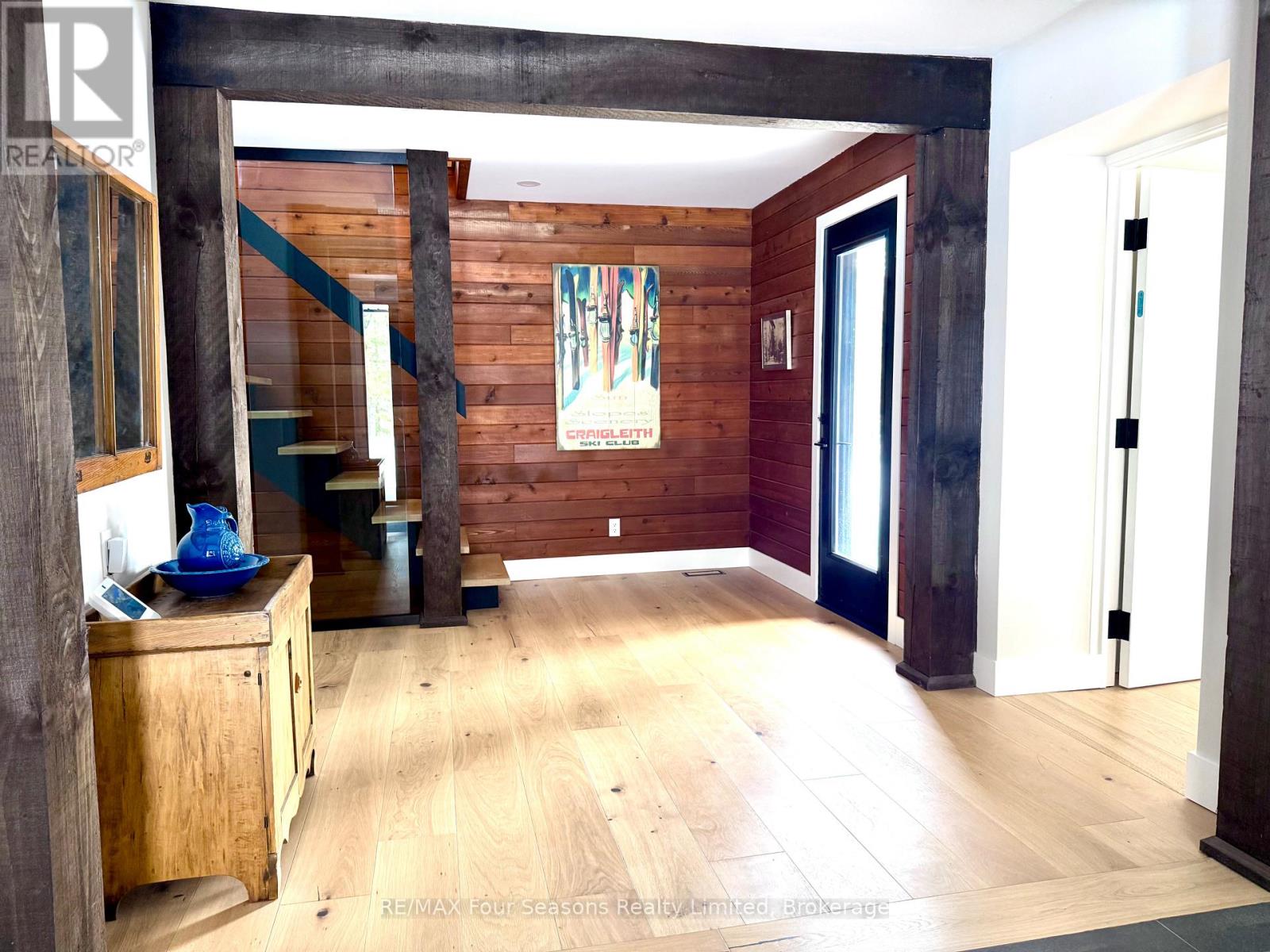 131 Chamonix Crescent, Blue Mountains, Ontario  L9Y 0S7 - Photo 3 - X12804762