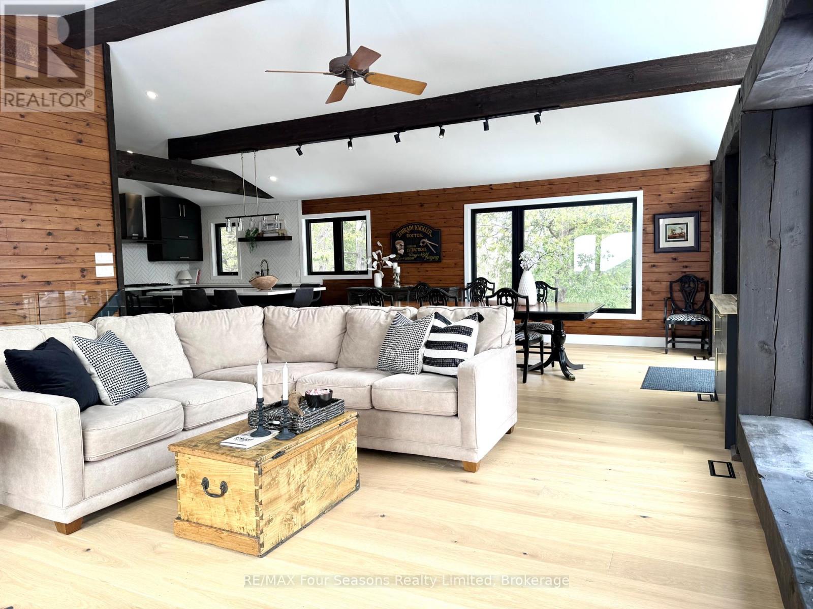 131 Chamonix Crescent, Blue Mountains, Ontario  L9Y 0S7 - Photo 5 - X12804762