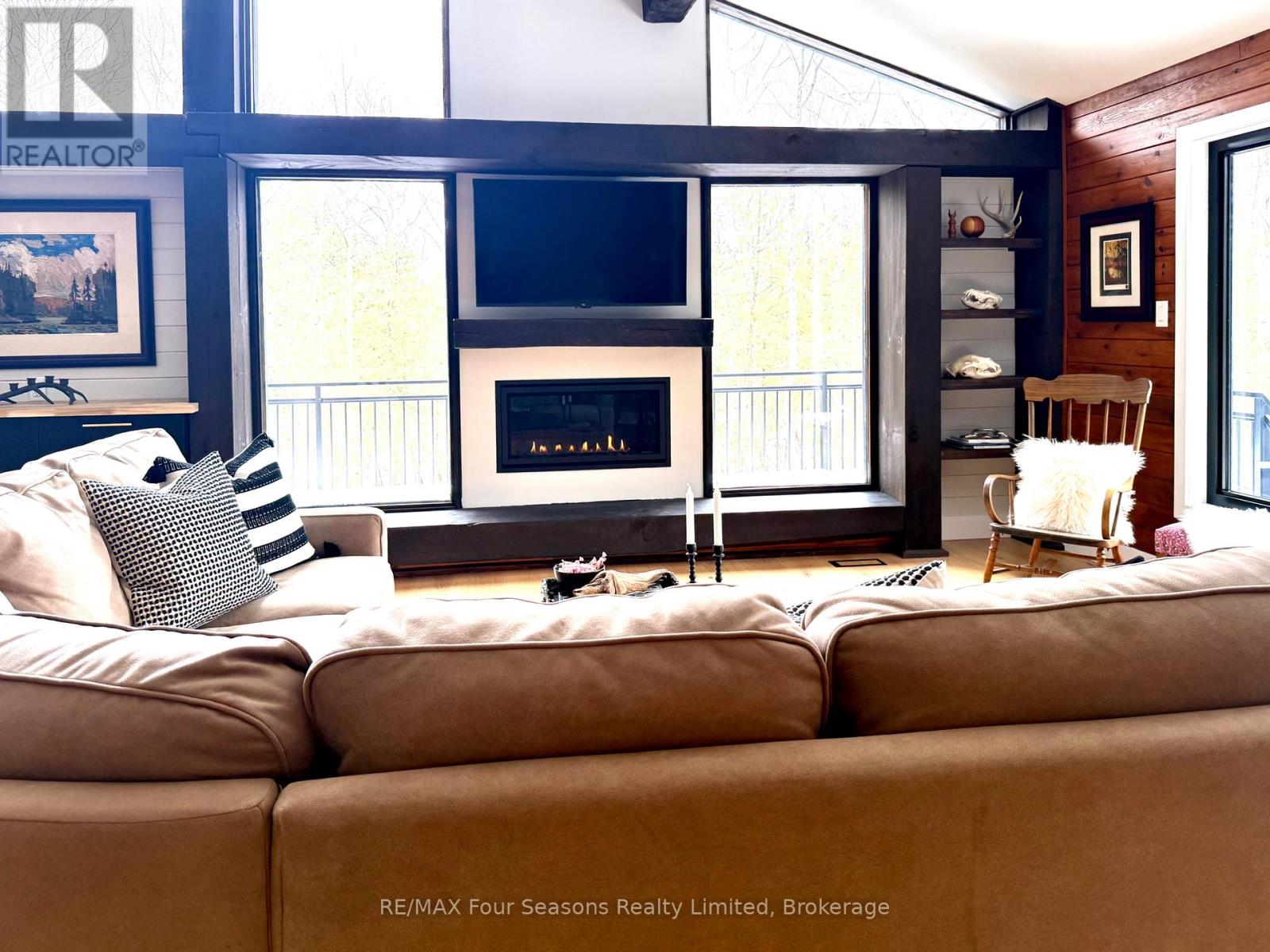 131 Chamonix Crescent, Blue Mountains, Ontario  L9Y 0S7 - Photo 6 - X12804762