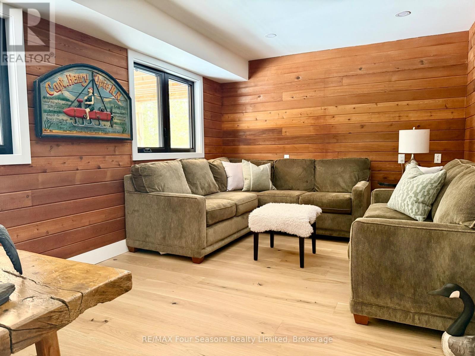 131 Chamonix Crescent, Blue Mountains, Ontario  L9Y 0S7 - Photo 9 - X12804762