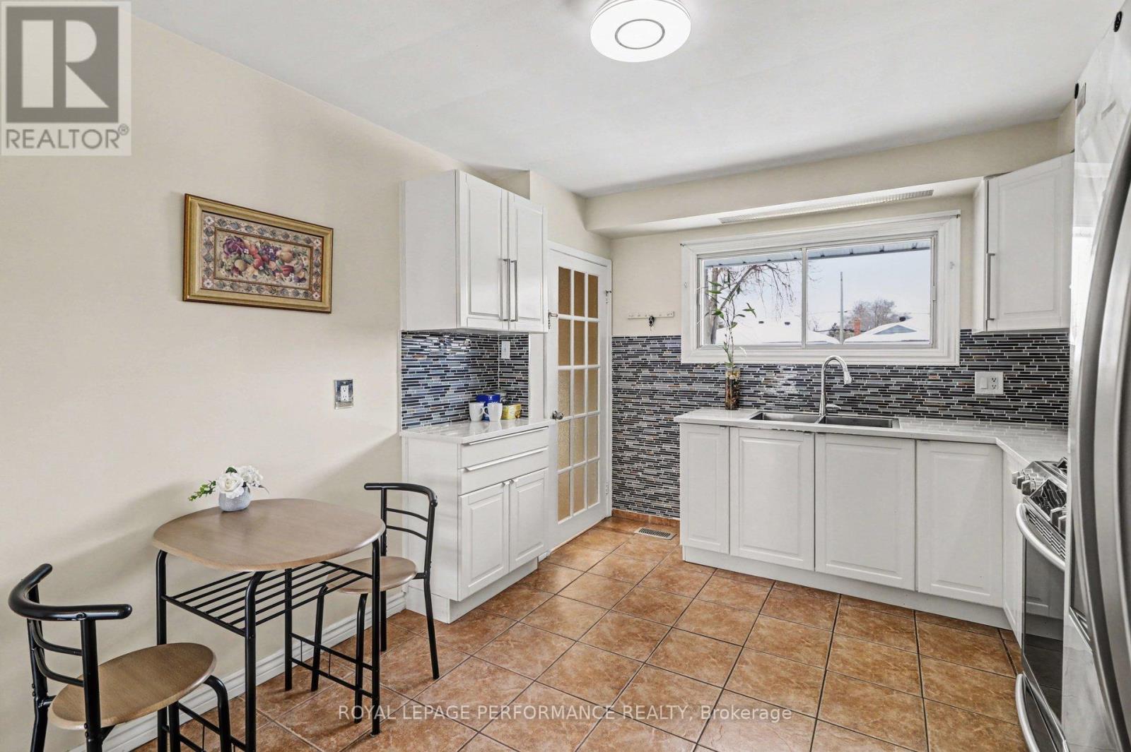 788 Dickens Avenue, Ottawa, Ontario  K1G 2X8 - Photo 7 - X12804756