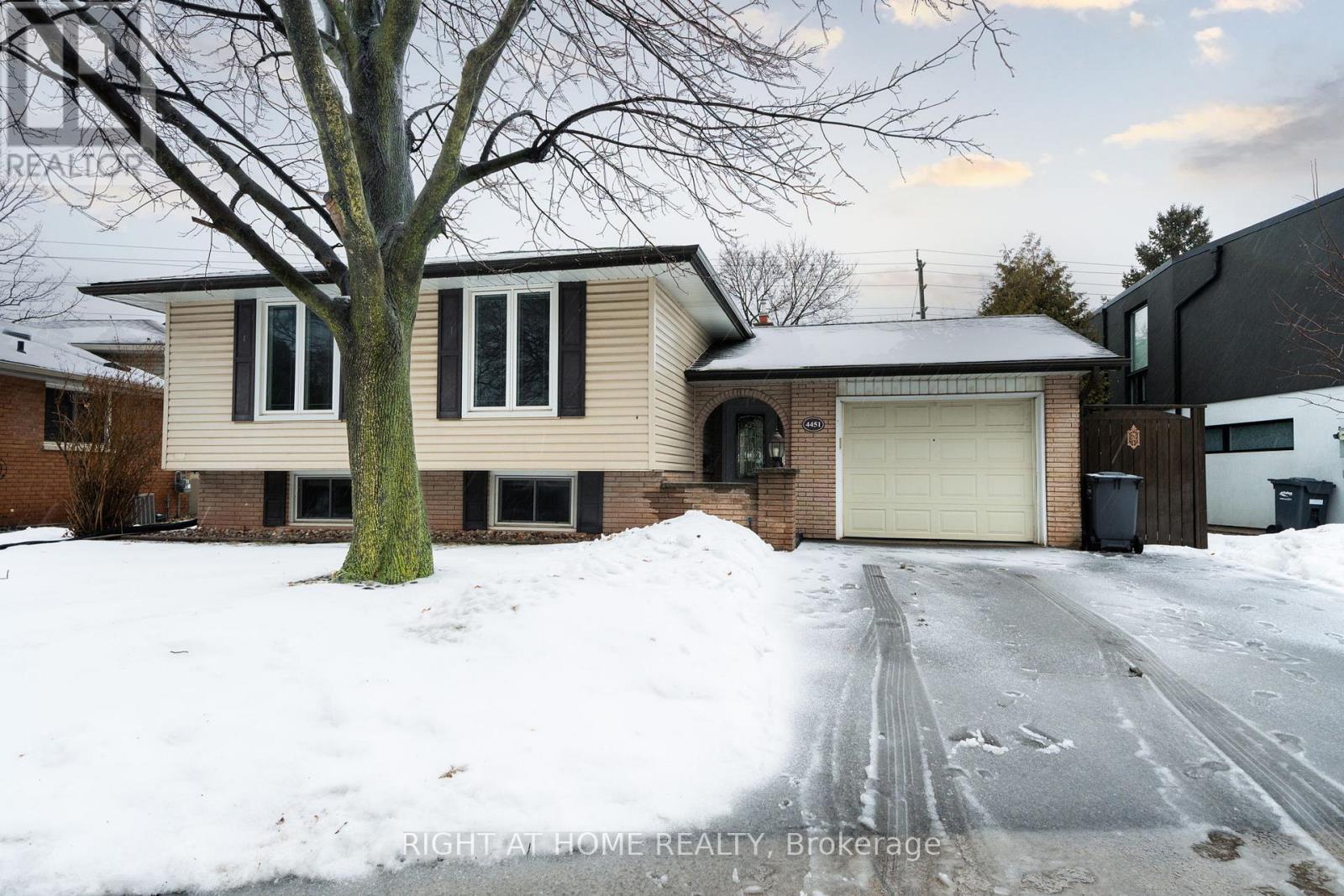 4451 BENNETT ROAD, Burlington, Ontario