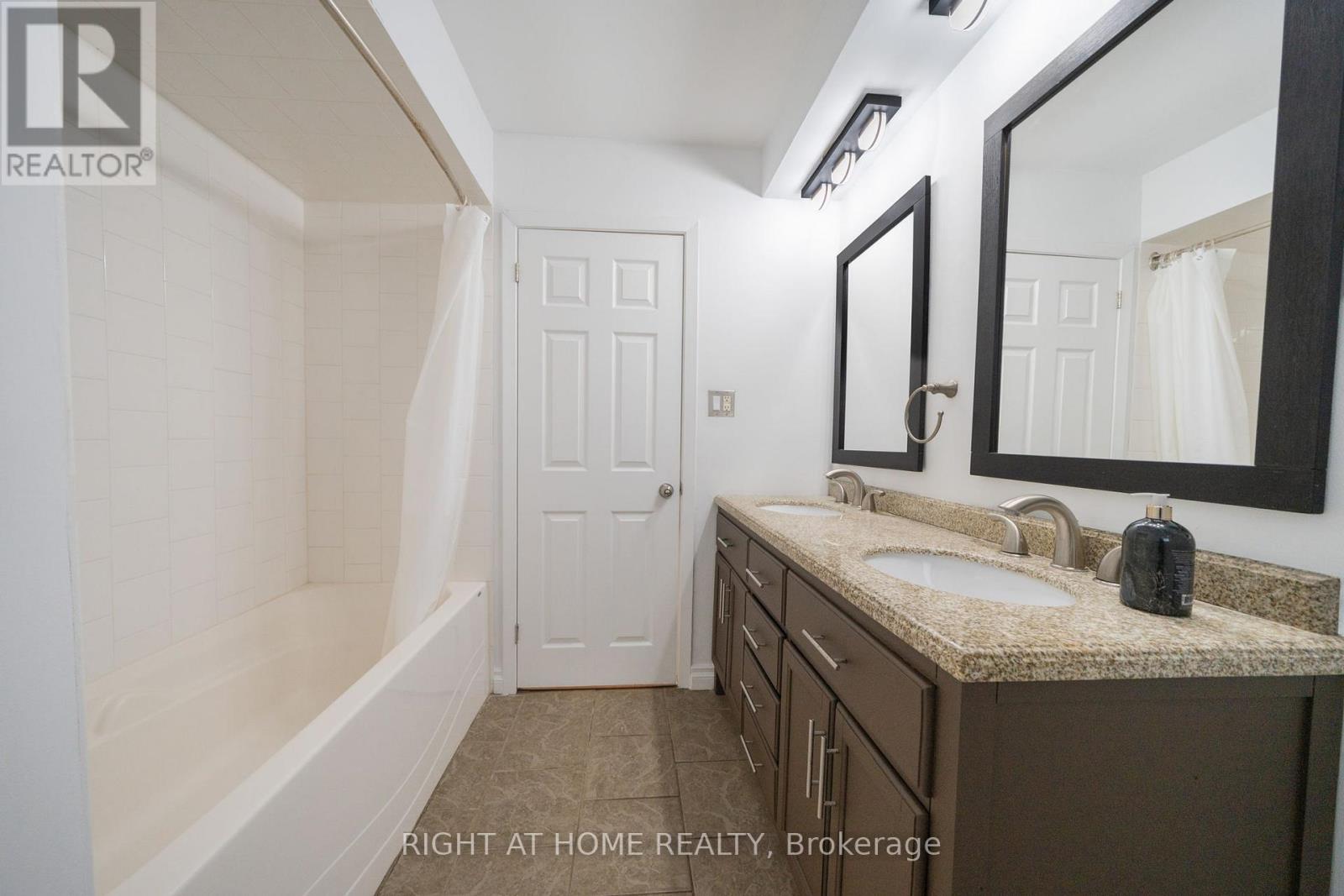 4451 Bennett Road, Burlington, Ontario  L7L 1Y5 - Photo 12 - W12804760