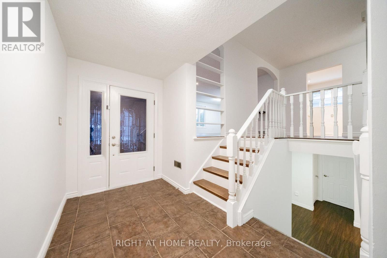 4451 Bennett Road, Burlington, Ontario  L7L 1Y5 - Photo 3 - W12804760