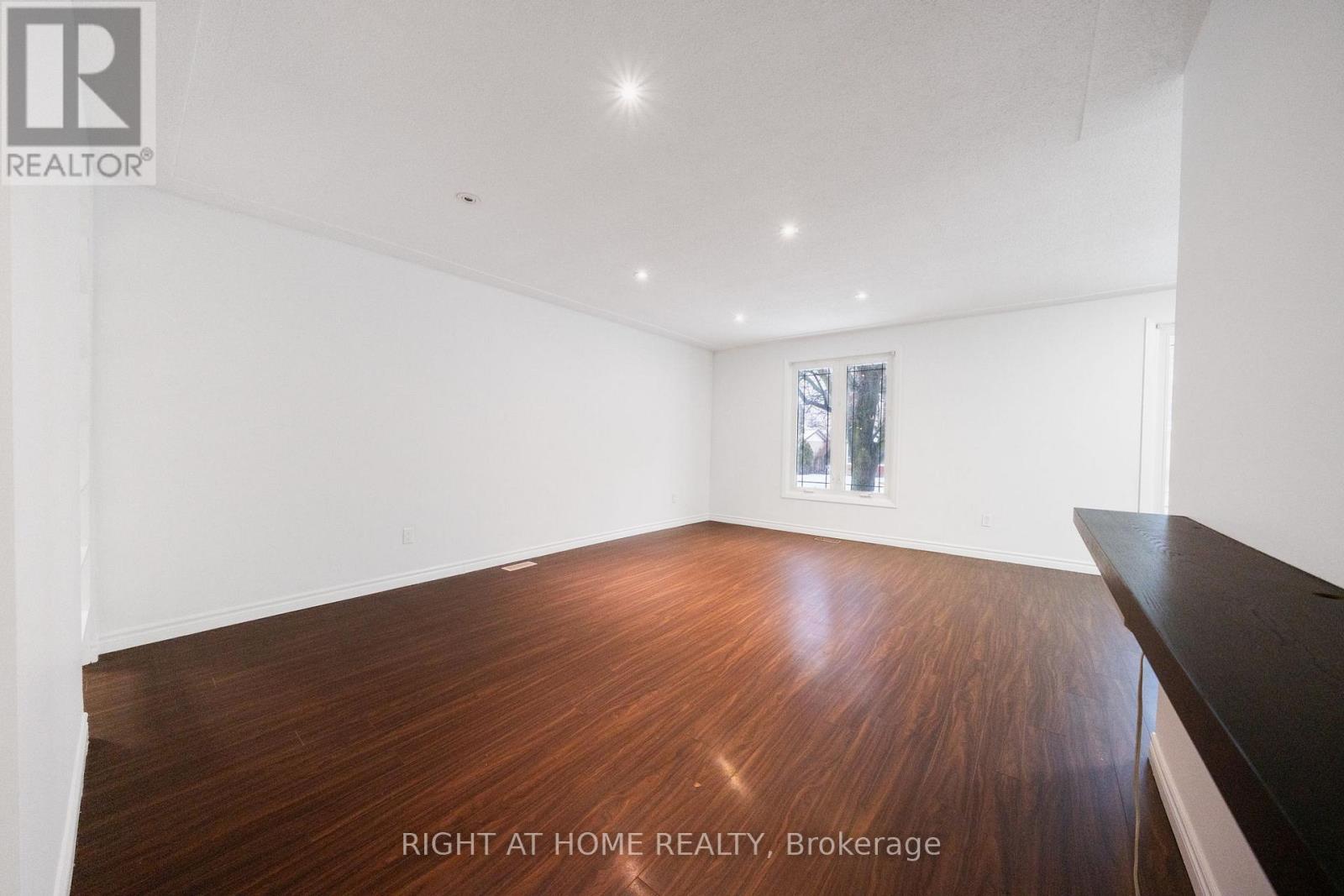 4451 Bennett Road, Burlington, Ontario  L7L 1Y5 - Photo 4 - W12804760