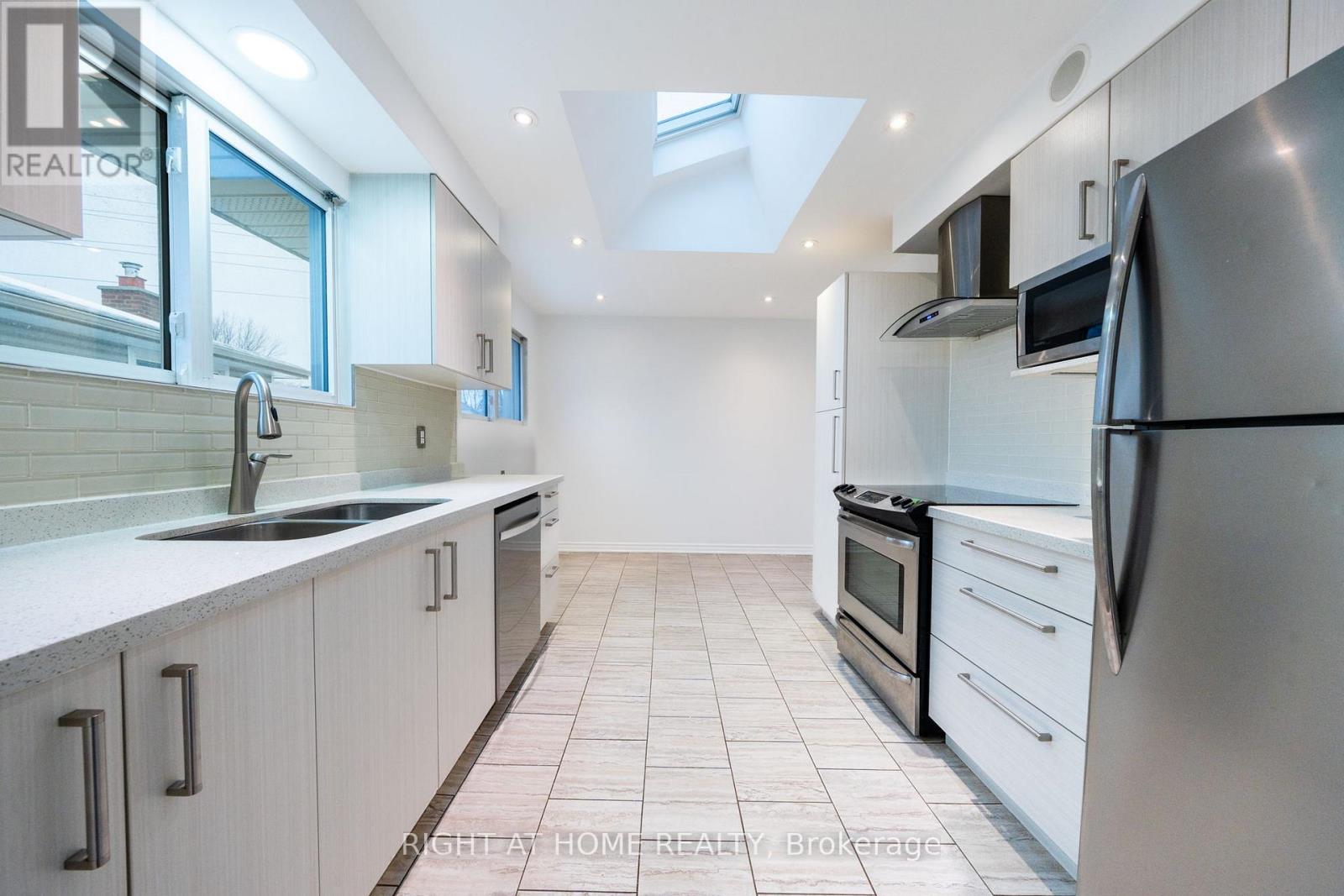 4451 Bennett Road, Burlington, Ontario  L7L 1Y5 - Photo 7 - W12804760