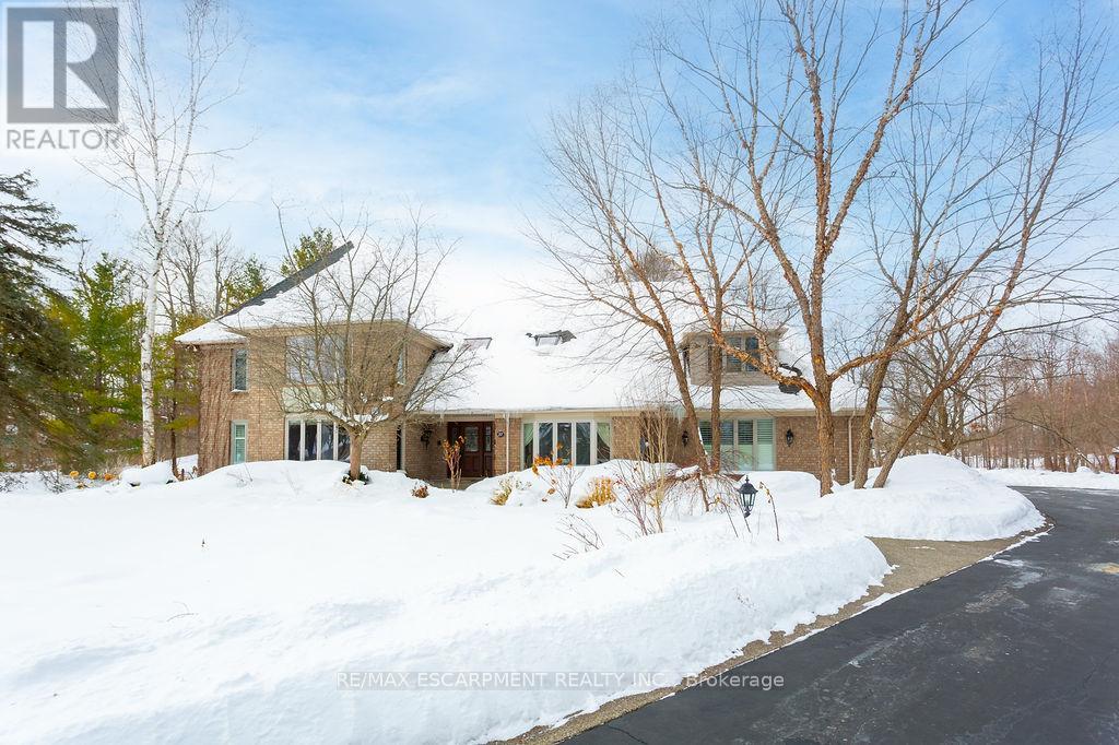 27 BLACKBERRY PLACE, Hamilton, Ontario