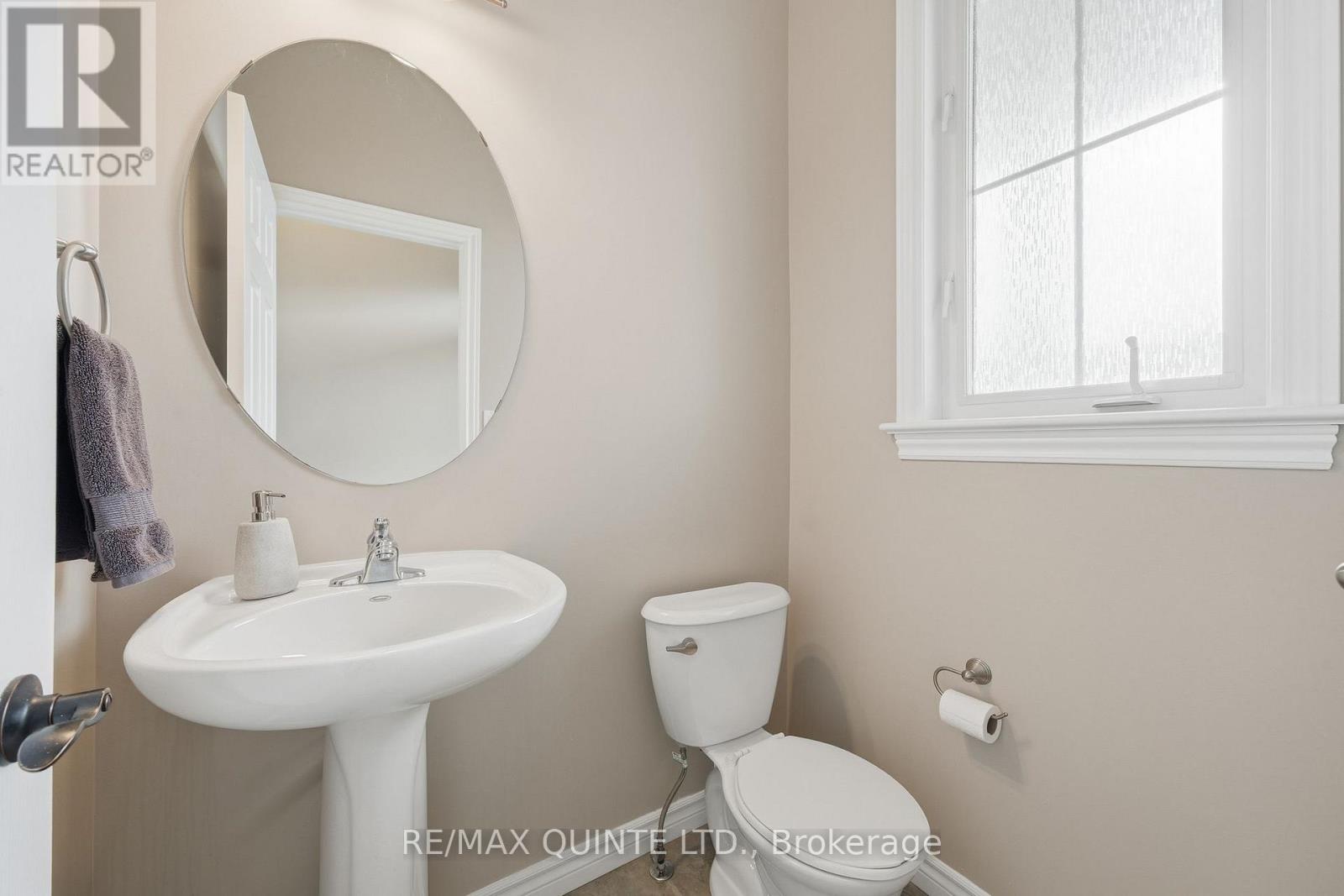 115 Simurda Court, Loyalist, Ontario  K7N 1Y7 - Photo 9 - X12804812