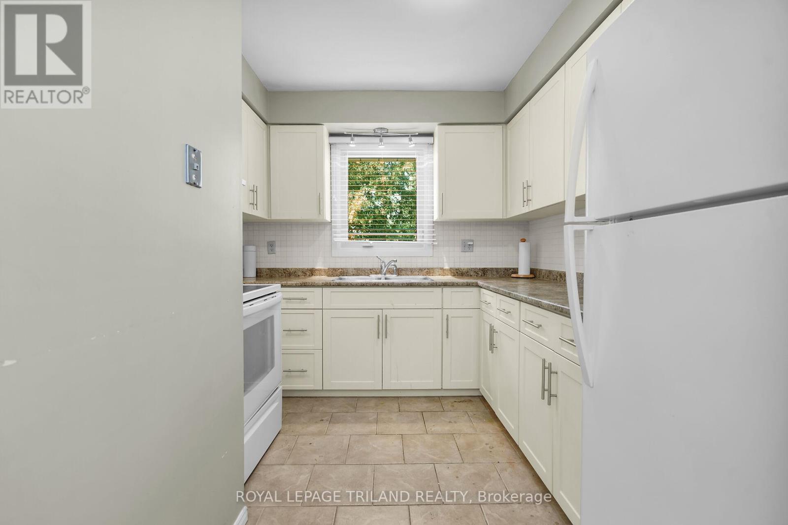 132 Ardsley Crescent, London North, Ontario  N6G 3W7 - Photo 8 - X12804810