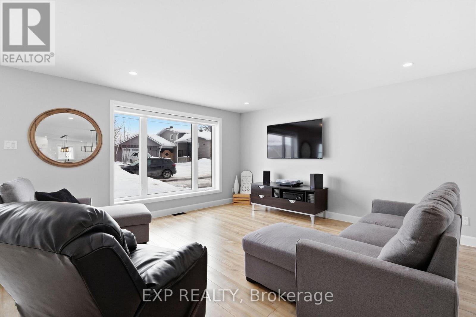 850 Chapman Street, Clarence-Rockland, Ontario  K4K 1E6 - Photo 4 - X12804780