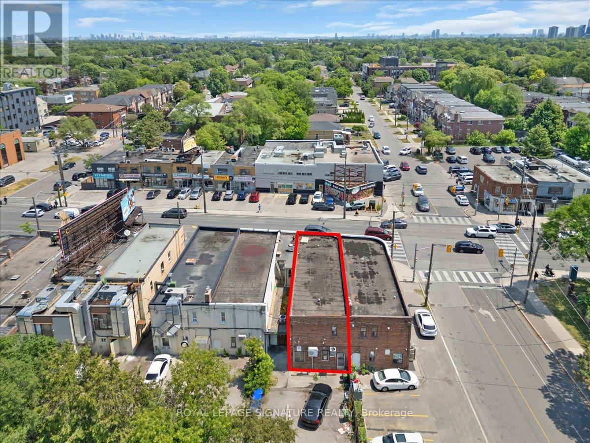 3016 Bathurst Street, Toronto, Ontario  M6B 3B6 - Photo 3 - C12804832