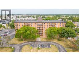 6502 THORNBERRY, Windsor, Ontario